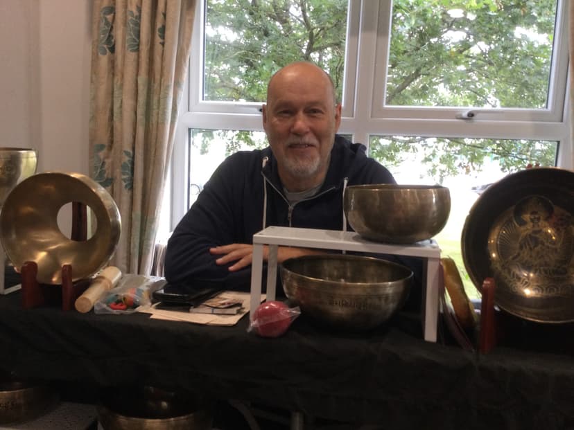 Singing bowls practitioner